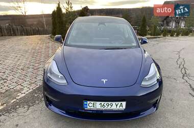 Седан Tesla Model 3 2023 в Чернівцях
