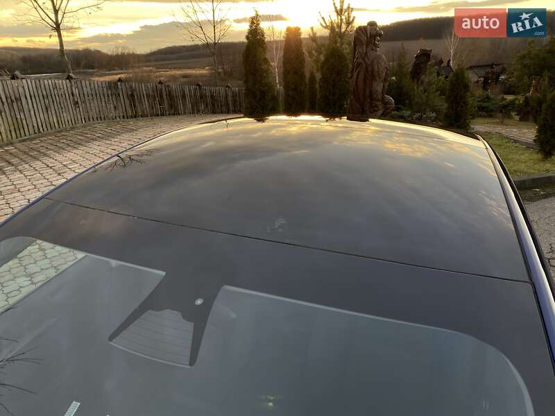 Седан Tesla Model 3 2023 в Чернівцях