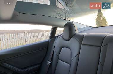 Седан Tesla Model 3 2023 в Чернівцях