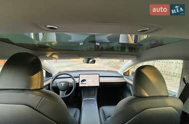 Седан Tesla Model 3 2023 в Чернівцях