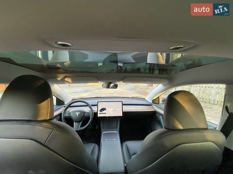 Седан Tesla Model 3 2023 в Чернівцях
