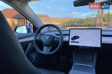 Седан Tesla Model 3 2023 в Чернівцях