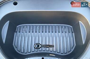 Седан Tesla Model 3 2023 в Чернівцях