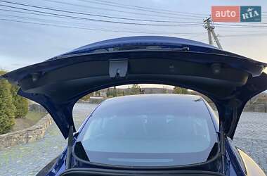 Седан Tesla Model 3 2023 в Чернівцях