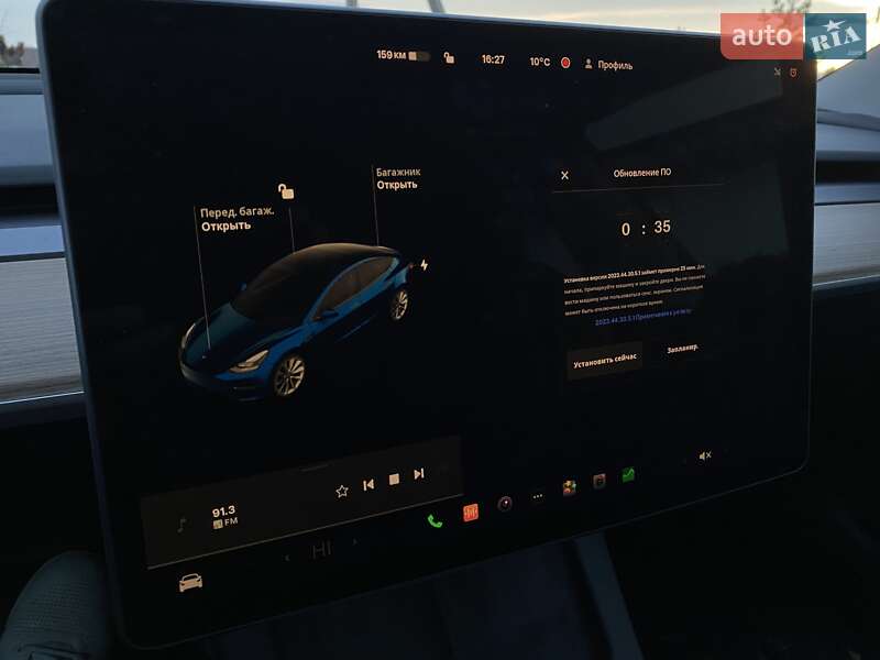Седан Tesla Model 3 2023 в Чернівцях