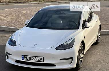 Седан Tesla Model 3 2022 в Николаеве