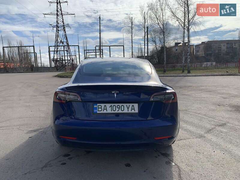 Седан Tesla Model 3 2022 в Кропивницькому