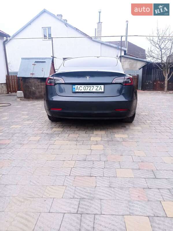 Седан Tesla Model 3 2018 в Львові