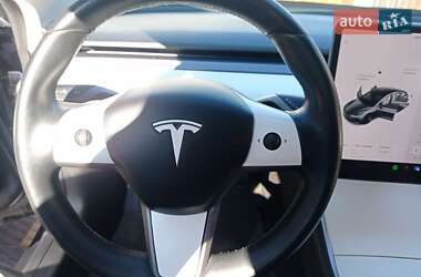 Седан Tesla Model 3 2018 в Львове