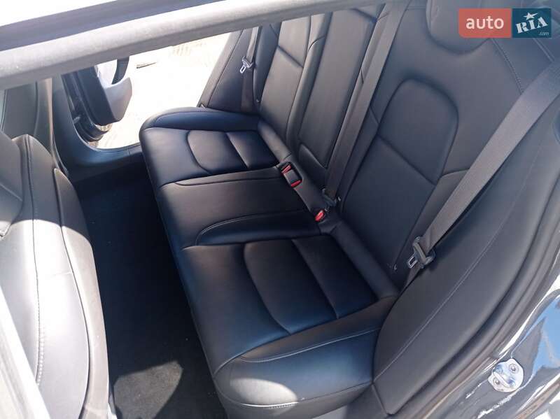 Седан Tesla Model 3 2018 в Львові