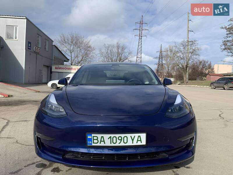 Седан Tesla Model 3 2022 в Кропивницькому