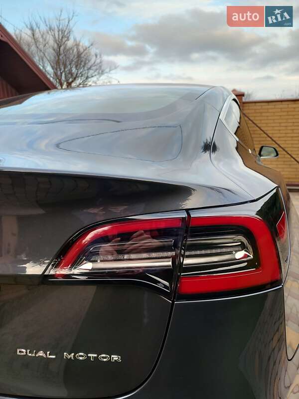 Седан Tesla Model 3 2019 в Запоріжжі