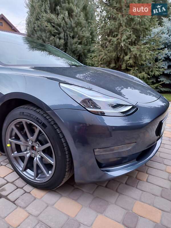 Седан Tesla Model 3 2019 в Запоріжжі