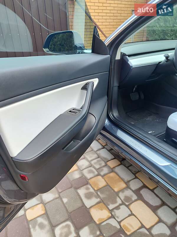 Седан Tesla Model 3 2019 в Запоріжжі