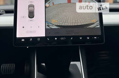 Седан Tesla Model 3 2019 в Львове
