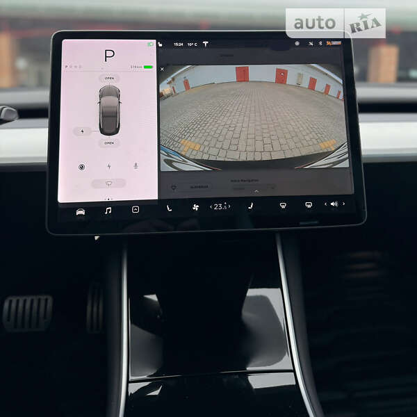 Седан Tesla Model 3 2019 в Львове