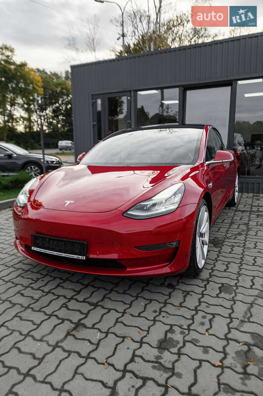 Седан Tesla Model 3 2019 в 