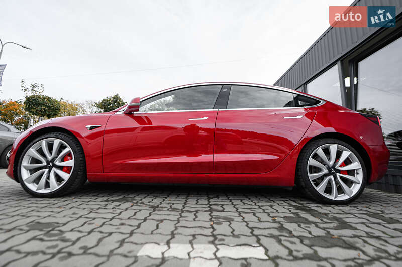 Седан Tesla Model 3 2019 в Львове