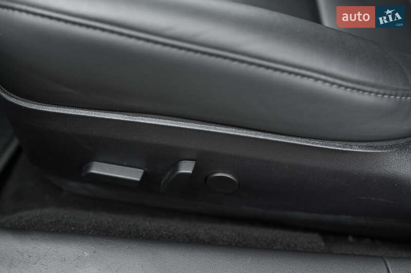 Седан Tesla Model 3 2019 в Львове