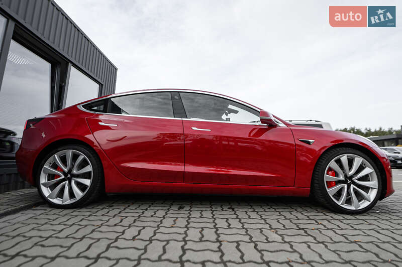 Седан Tesla Model 3 2019 в Львове