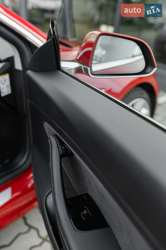 Седан Tesla Model 3 2019 в Львове