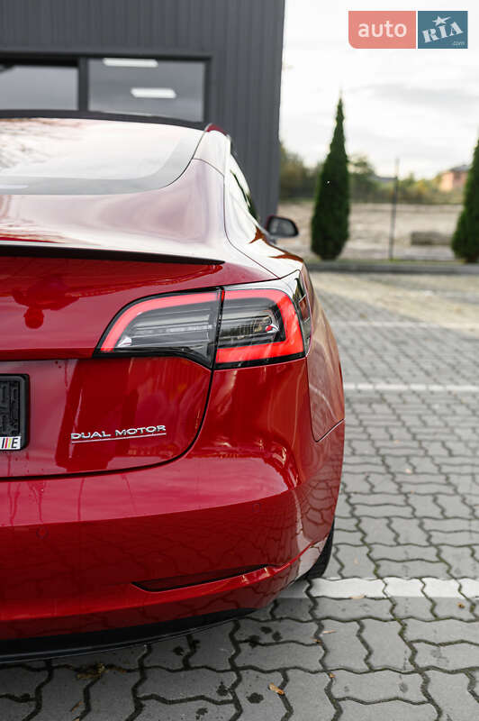 Седан Tesla Model 3 2019 в Львове