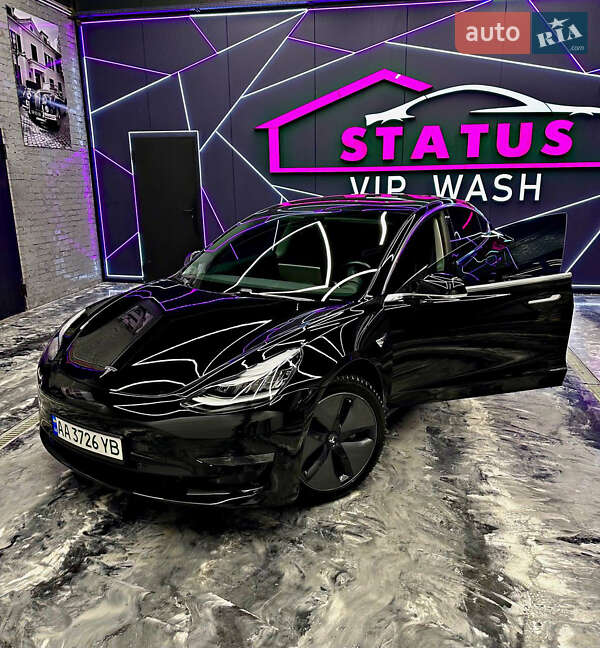Седан Tesla Model 3 2019 в Киеве