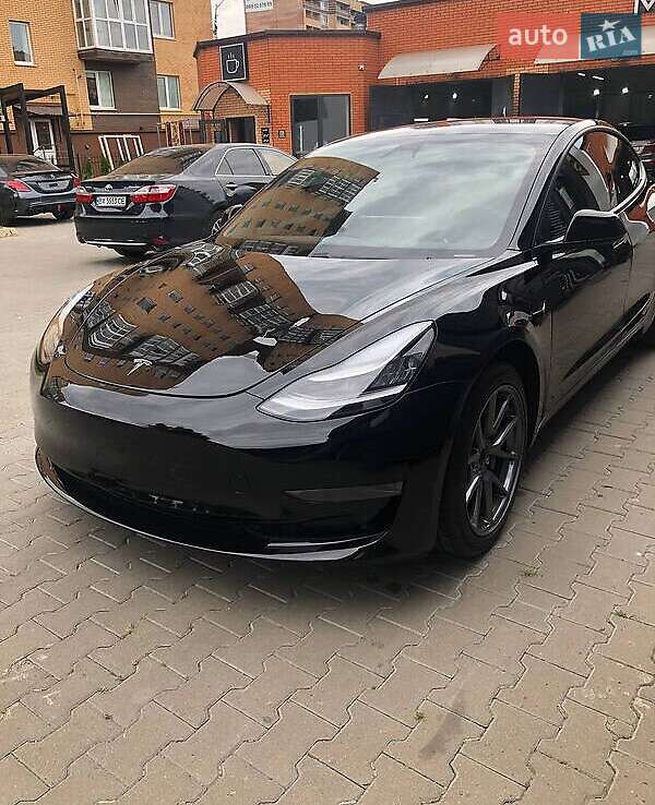 Седан Tesla Model 3 2020 в Виннице