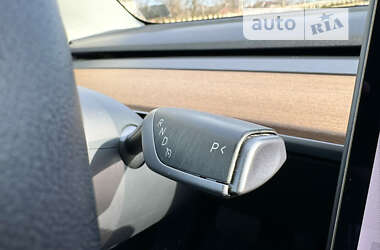 Седан Tesla Model 3 2020 в 