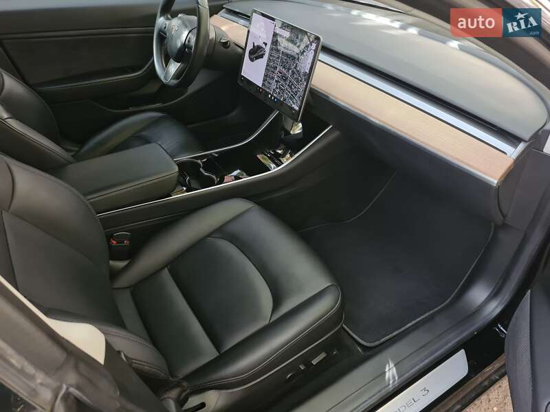 Седан Tesla Model 3 2018 в Первомайске