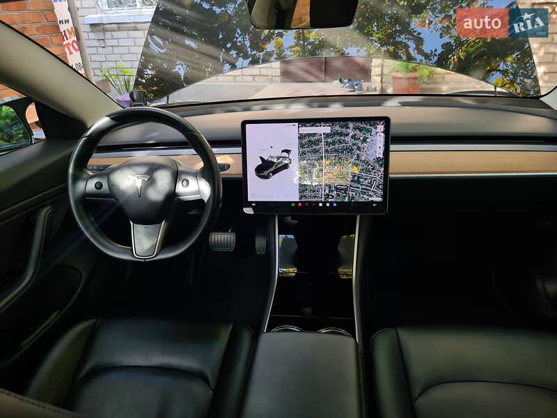 Седан Tesla Model 3 2018 в Первомайську