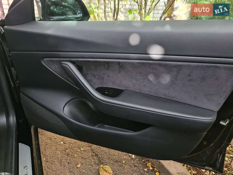 Седан Tesla Model 3 2018 в Первомайську