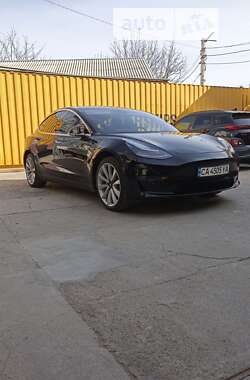 Седан Tesla Model 3 2018 в Умані