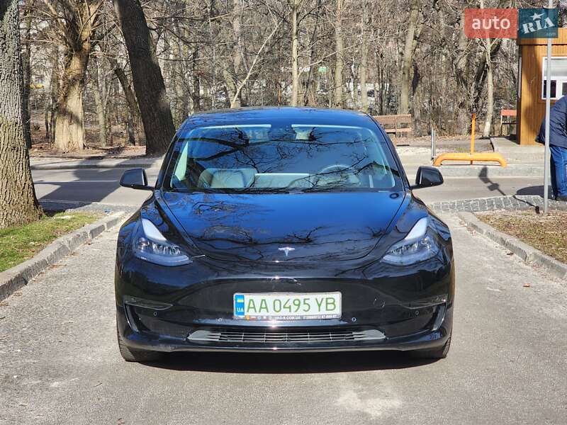 Седан Tesla Model 3 2021 в Киеве