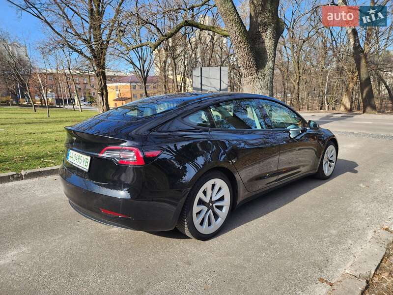 Седан Tesla Model 3 2021 в Киеве