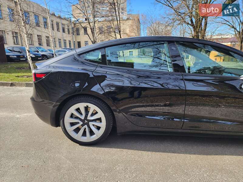 Седан Tesla Model 3 2021 в Киеве