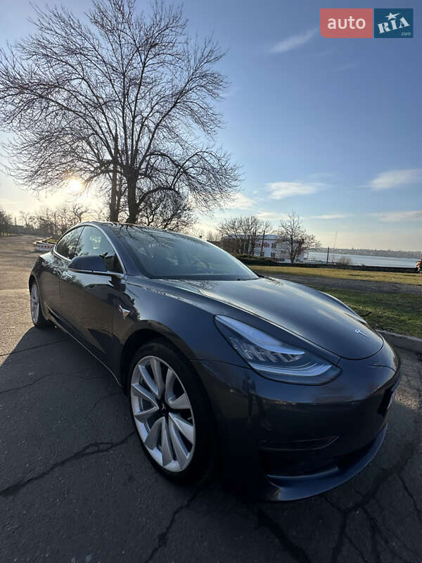Седан Tesla Model 3 2020 в Николаеве