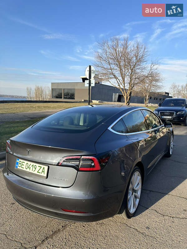 Седан Tesla Model 3 2020 в Николаеве