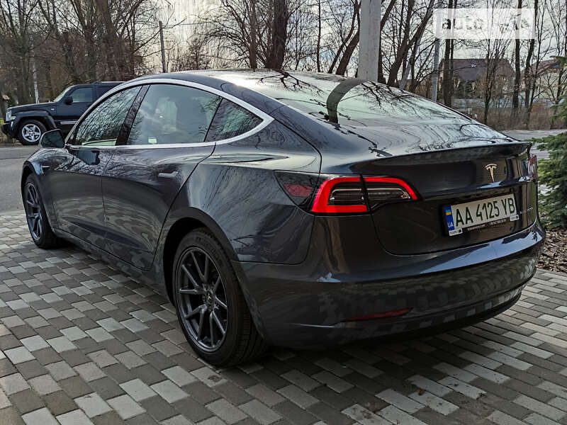 Седан Tesla Model 3 2019 в Киеве