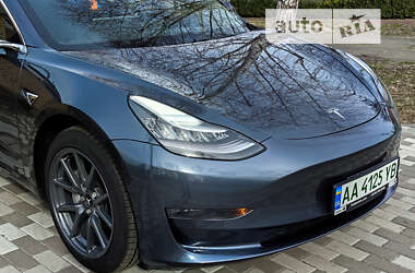 Седан Tesla Model 3 2019 в Киеве