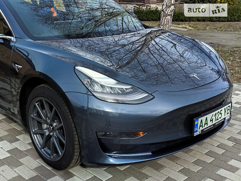 Седан Tesla Model 3 2019 в Киеве