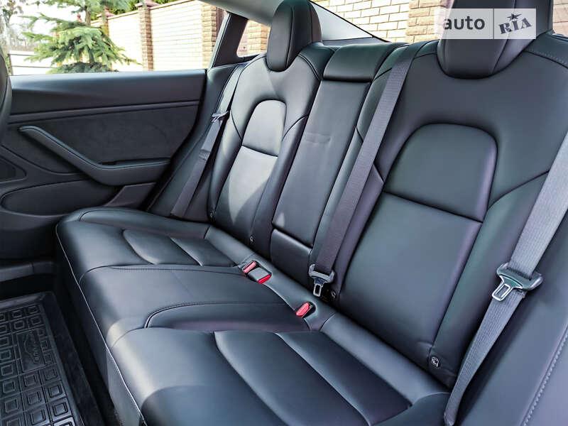 Седан Tesla Model 3 2019 в Киеве