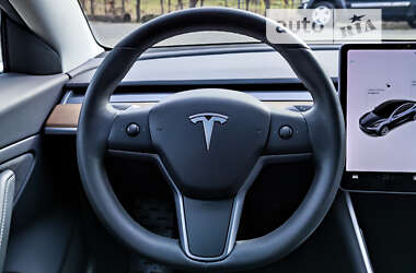 Седан Tesla Model 3 2019 в Киеве