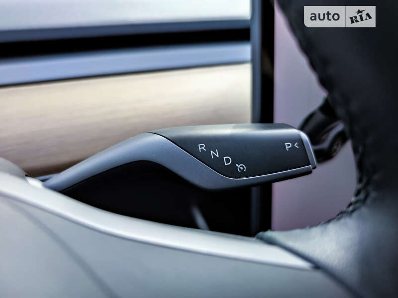 Седан Tesla Model 3 2019 в Киеве