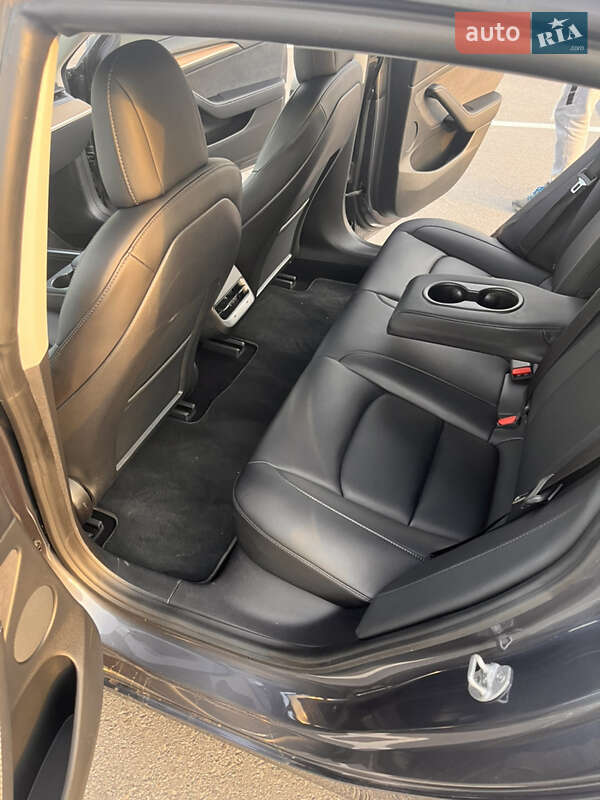 Седан Tesla Model 3 2021 в Львове
