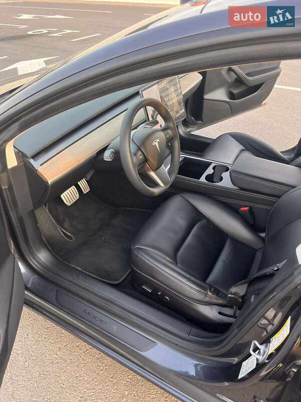 Седан Tesla Model 3 2021 в Львове