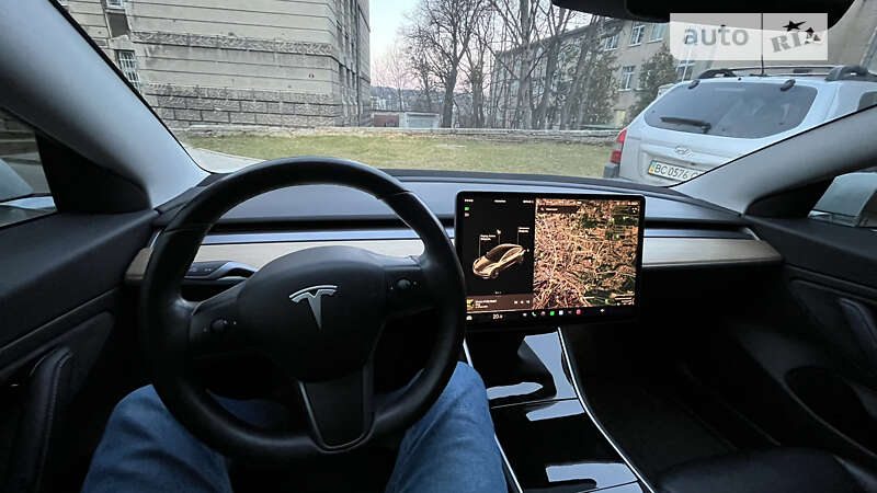 Седан Tesla Model 3 2018 в Львові