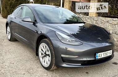 Седан Tesla Model 3 2022 в Валках