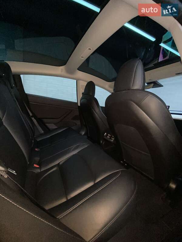 Седан Tesla Model 3 2019 в Киеве