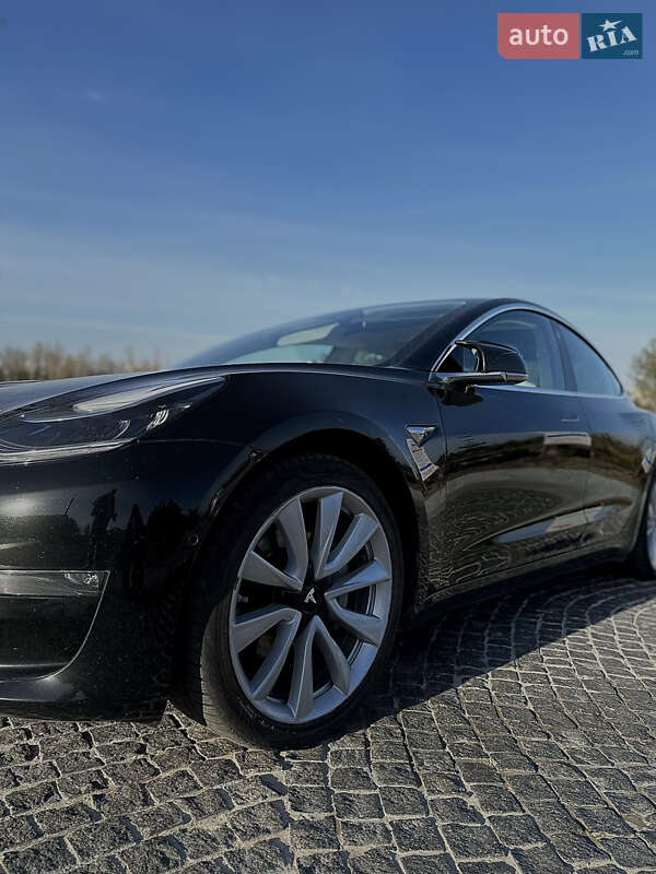 Седан Tesla Model 3 2019 в Дніпрі
